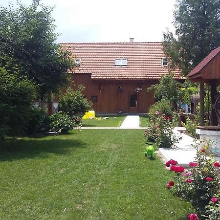 Albinuta Guesthouse Ozun Luaran gambar