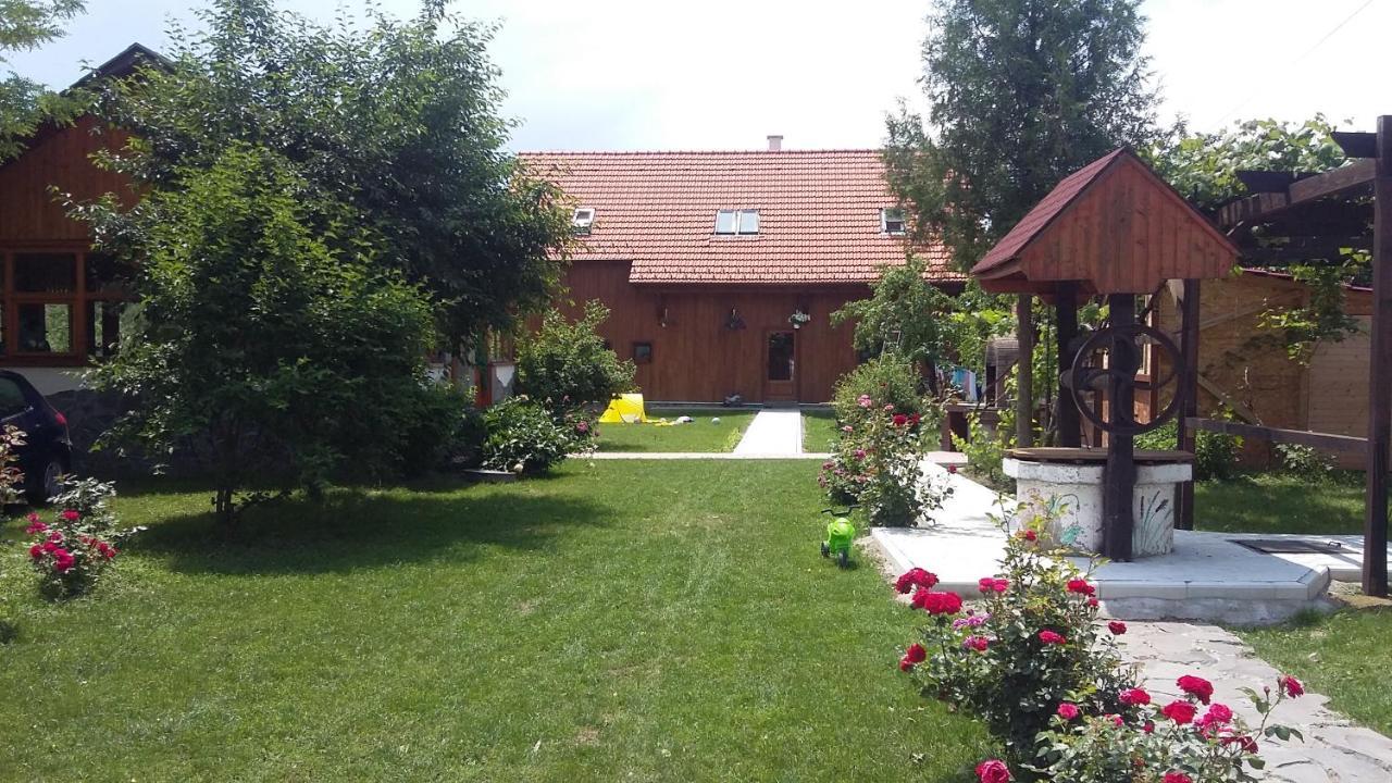 Albinuta Guesthouse Ozun Luaran gambar