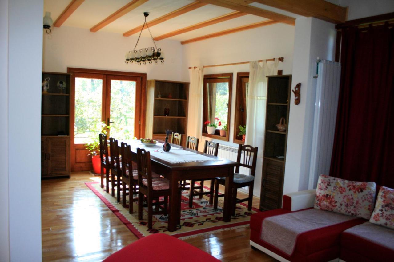 Albinuta Guesthouse Ozun Luaran gambar