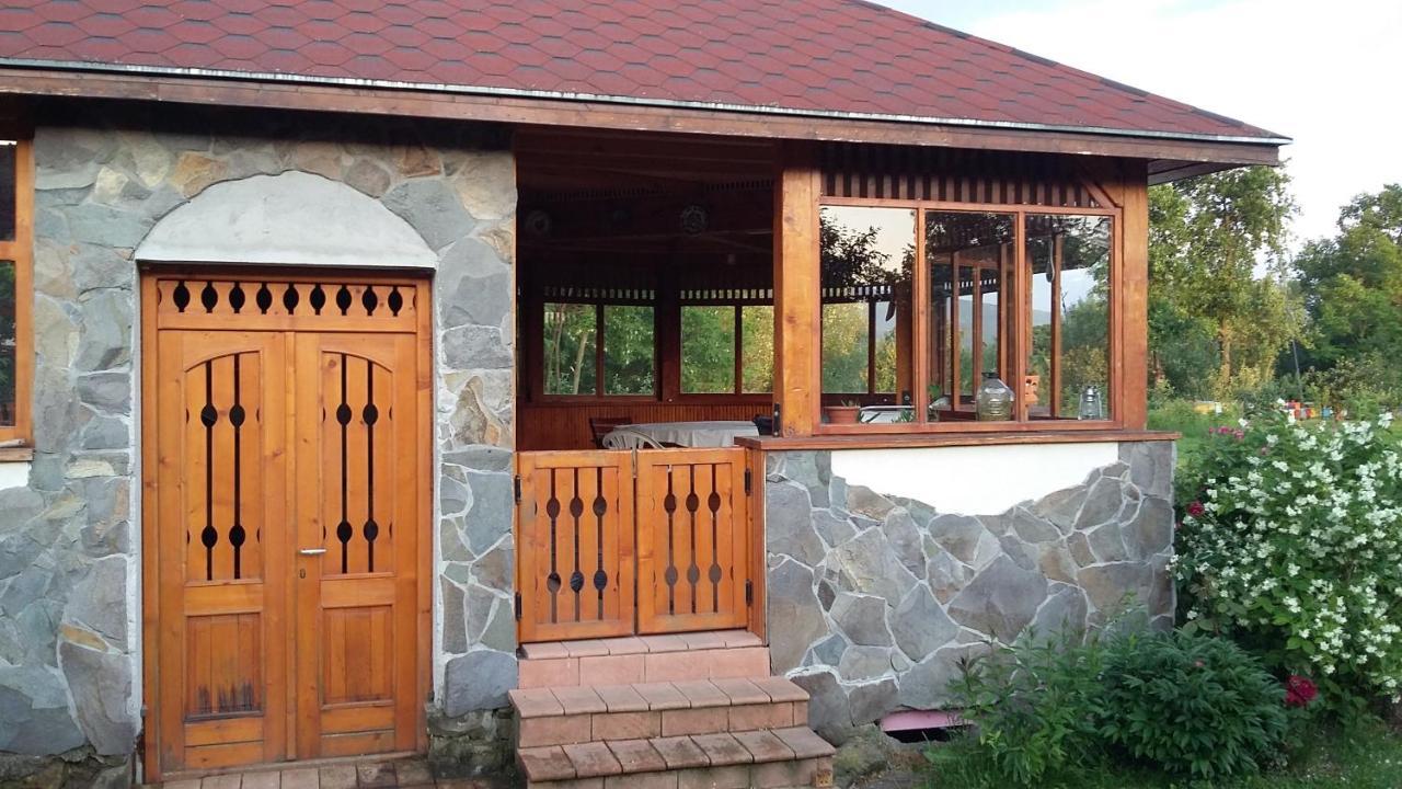 Albinuta Guesthouse Ozun Luaran gambar